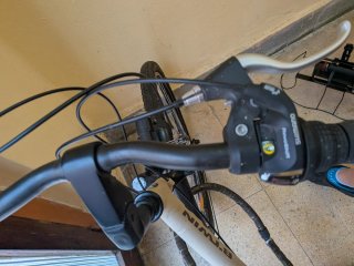Dos Bicicletas Btwin Doble Suspensión beige y gris