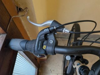 Dos Bicicletas Btwin Doble Suspensión beige y gris