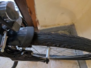 Dos Bicicletas Btwin Doble Suspensión beige y gris