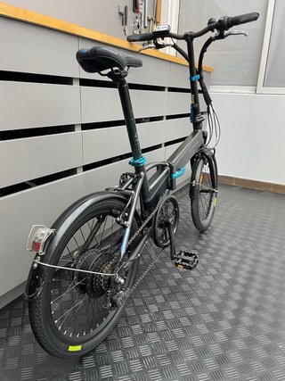 Bicicleta eléctrica Btwin plegable