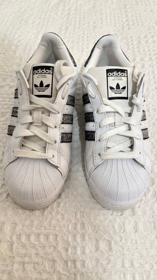 Deportivas Adidas Superstar Blancas y Plateadas