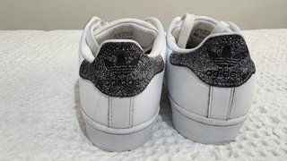 Deportivas Adidas Superstar Blancas y Plateadas