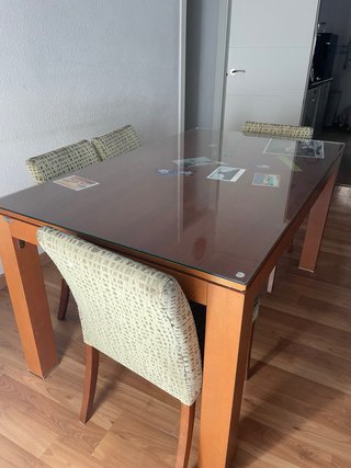 Mesa comedor madera y cristal con 4 sillas