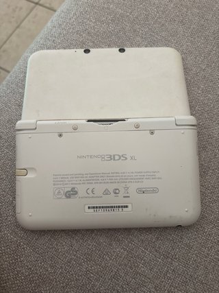 Nintendo 3DS XL Blanca + Cargador + juego inazuma