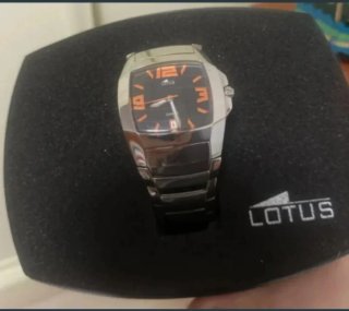 Reloj Lotus sin pila