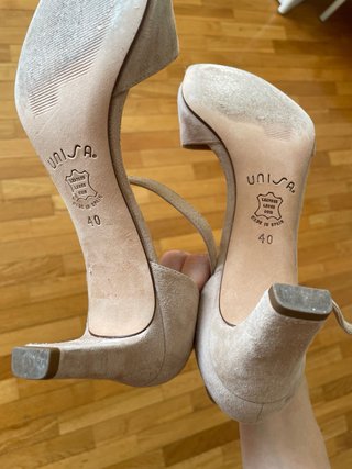 Sandalias Unisa tacón bajo beige