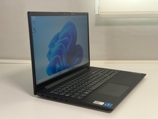 Portátil Lenovo V15 i5 12ª Gen 8GB RAM 240 GB SSD