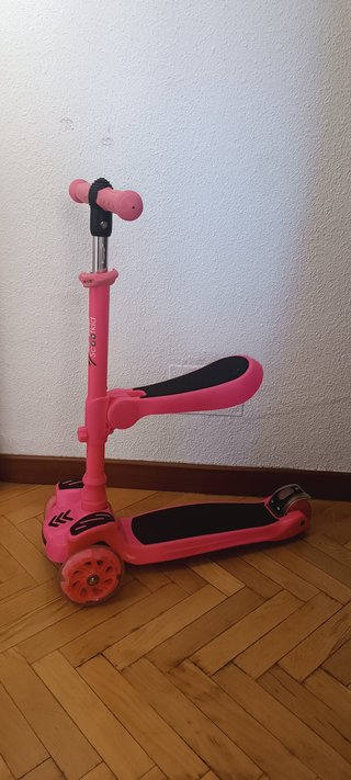 Patinete rosa con asiento abatible