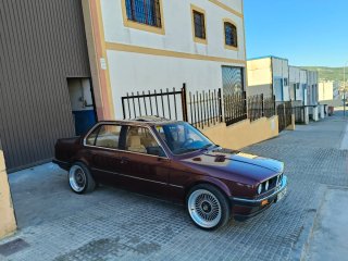 BMW E30 320i