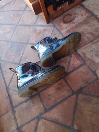 Botas Dr. Martens Charol Negro Talla 35