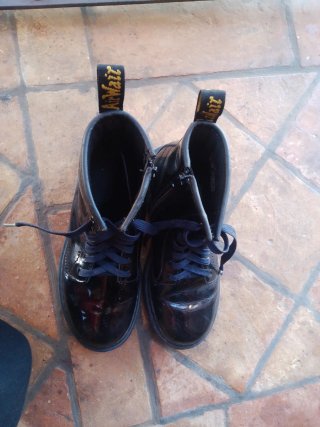 Botas Dr. Martens Charol Negro Talla 35
