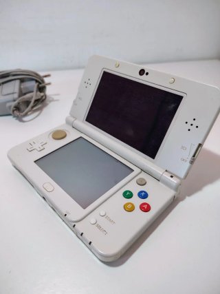New Nintendo 3DS Bianco Completo con Caricatore