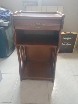 Mesita de noche de madera