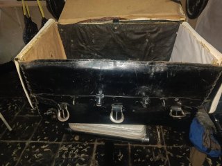Baúl trasero moto custom cuero negro