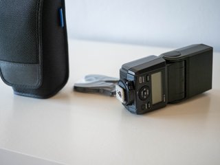 Flash Olympus FL-700WR con funda