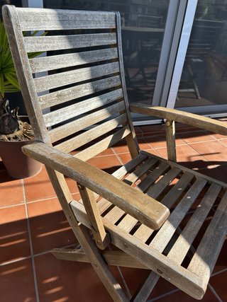 Mesa extensible madera y 4 sillas jardín