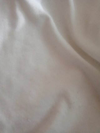Sudadera blanca con detalles negros