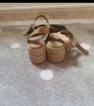 Sandalias de cuña de piel