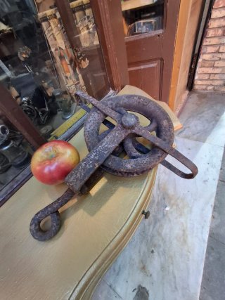 Polea antigua hierro CORRIOLA ANTIGÜEDAD FUNCIONAL