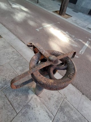 Polea antigua hierro CORRIOLA ANTIGÜEDAD FUNCIONAL