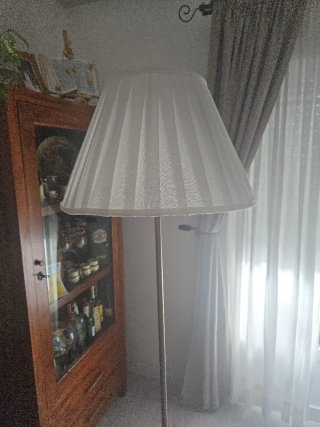 Lámpara de pie elegante tela y metal