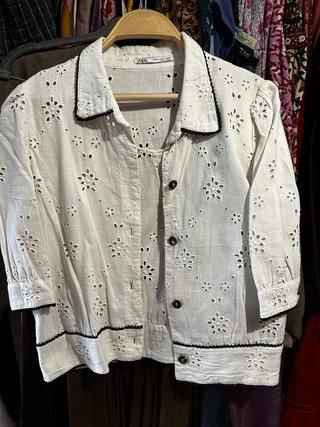 Blusa Zara bordada blanca