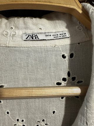 Blusa Zara bordada blanca