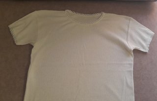 Camiseta crema de canalé mujer