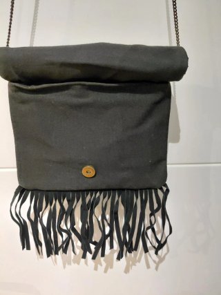 Bolso de fiesta con flecos y pedrería