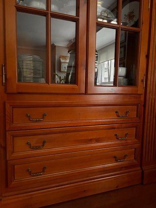 Mueble vitrina madera cerezo cristalería