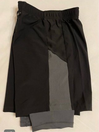 PANTALÓN CORTO DEPORTIVO NEGRO, CMP.
