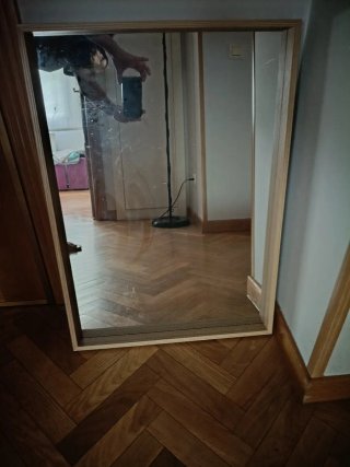 Espejo con marco de madera
