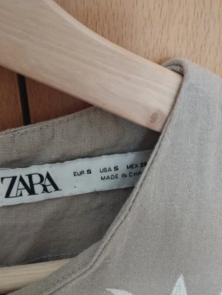 Vestido Zara Beige con Estampado Blanco