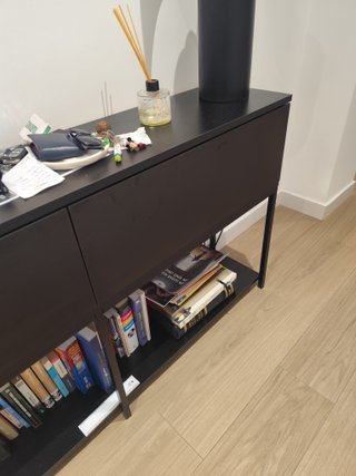 Consola negra moderna
