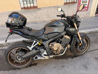 Honda CB 650 R Negra mate, siempre en garaje
