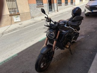 Honda CB 650 R Negra mate, siempre en garaje