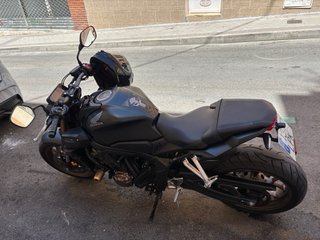 Honda CB 650 R Negra mate, siempre en garaje