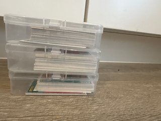 250 cromos en cajas transparentes