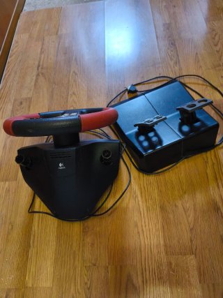 Volante y Pedales Logitech para PS