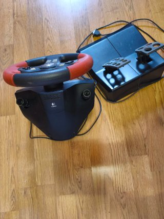Volante y Pedales Logitech para PS
