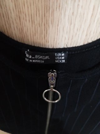 Top Bershka cremallera frontal Talla M