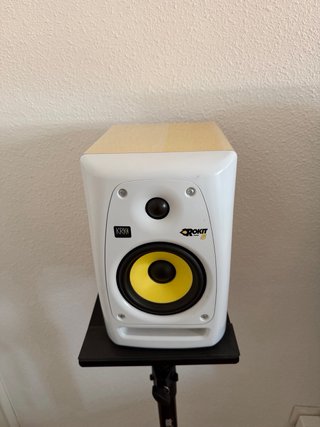 Krk Rokit 5 Blancos + Soportes + Behringer