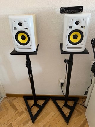 Krk Rokit 5 Blancos + Soportes + Behringer