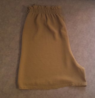 Pantalón corto mostaza de cintura alta