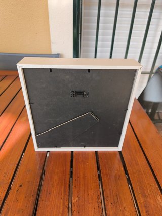 Quadro di piastrelle incorniciato con olio ed enceustica