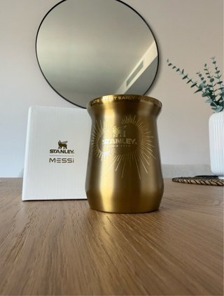 Mate Stanley x Messi Dorado 0.23L + Bombilla Negra