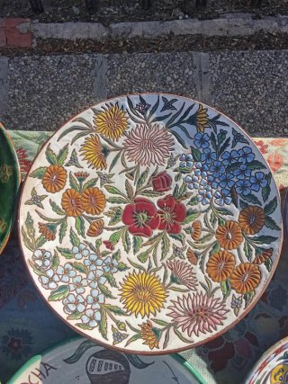 Plato de cerámica decorado floral