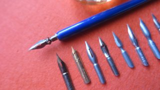 15 Plumillas Vintage + Tintero Vidrio+ PORTAPLUMAS