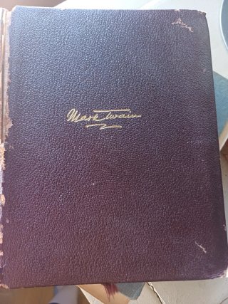 Libro antiguo de Mark Twain