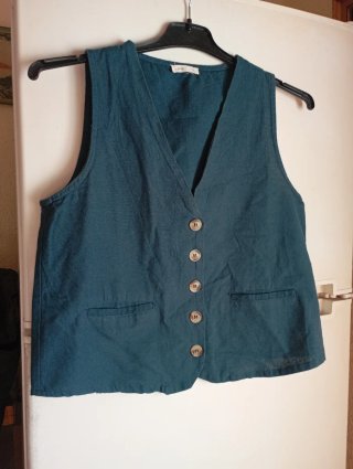 Chaleco azul con botones
